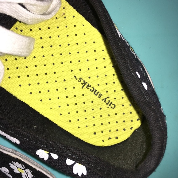 worn once sunflowe shoes - Picture 2 of 2